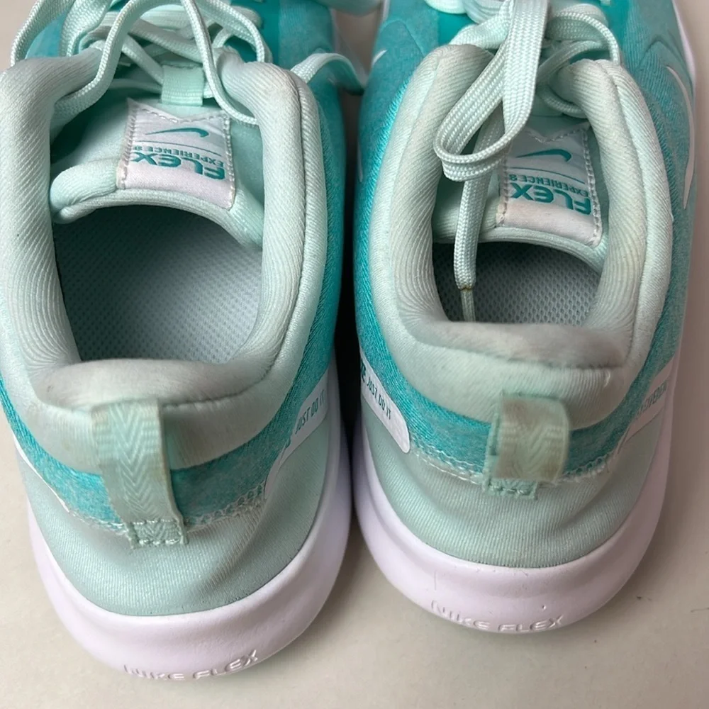 Nike Flex Experience Run 8 Shoe Teal/White Size 6